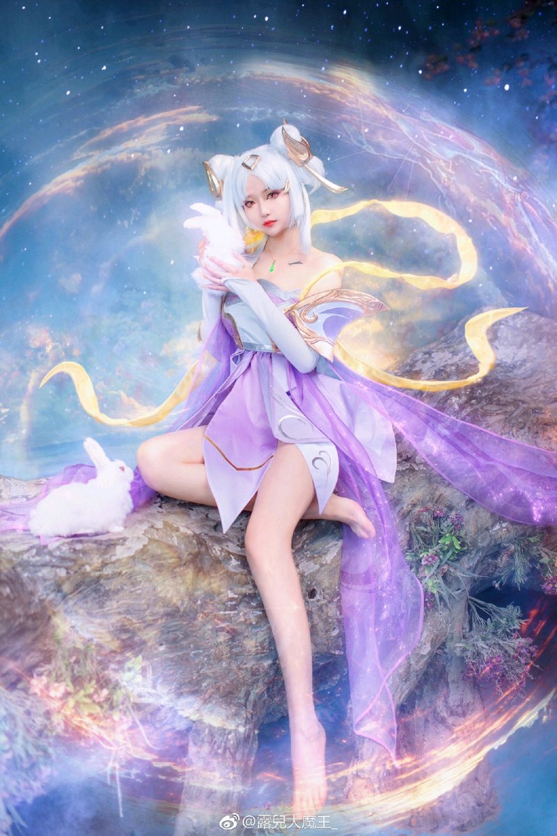 标题：二次元Cosplay之美——《落日最美的地方》歌词与歌谱高清图片分享